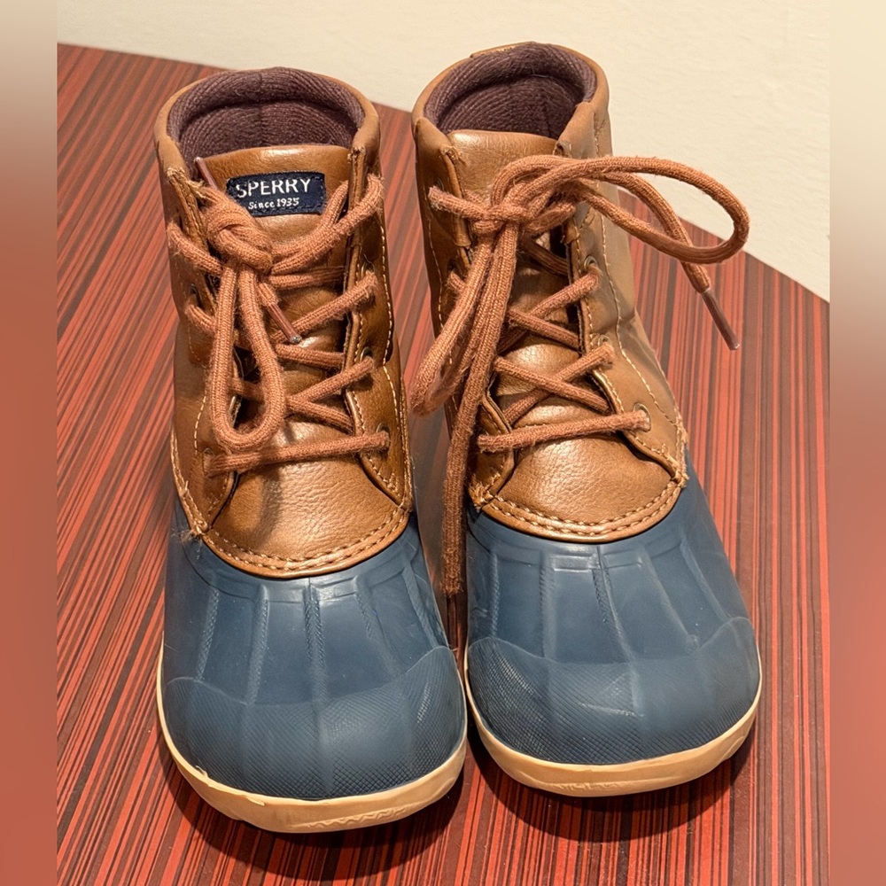 Sperry Kids Tan and Navy Boots Boys Size 1M